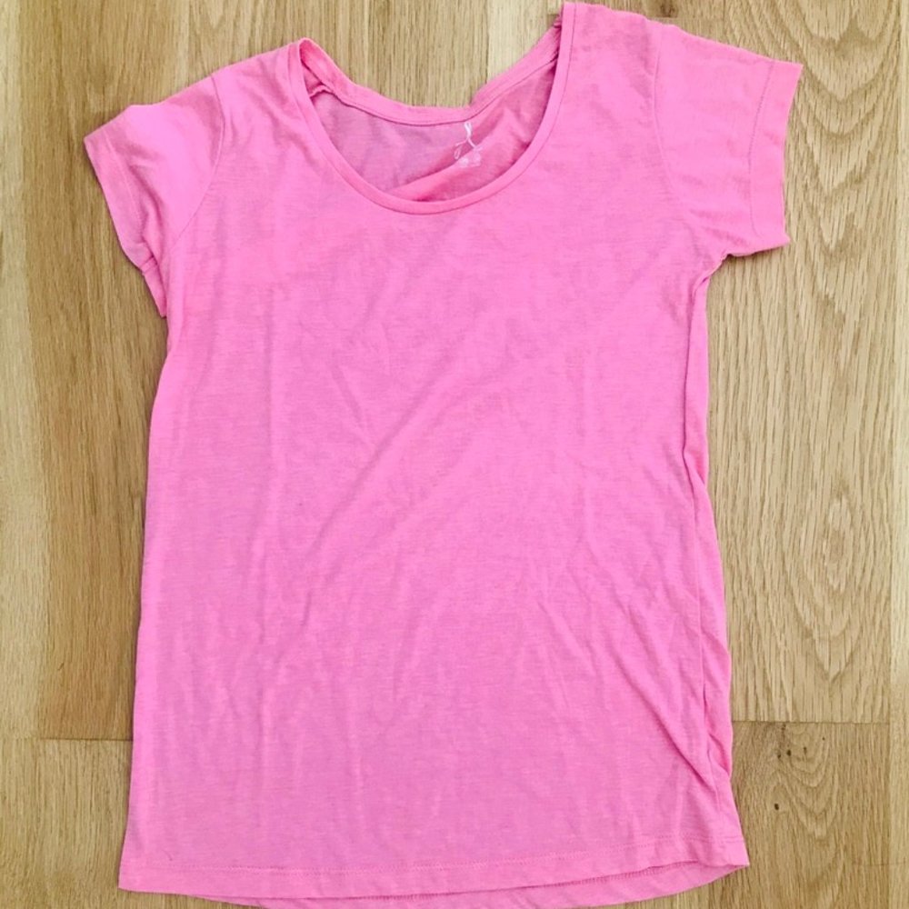pink tee